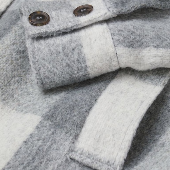 H&M • BLOGGERS FAVORITE Long Oversized Shacket Coat in Gray & White Plaid - Picture 5 of 16